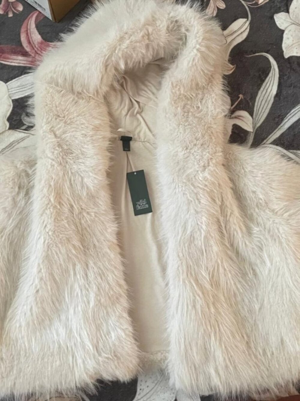 NWT Wild Fable Faux Fur Coat Size LARGE